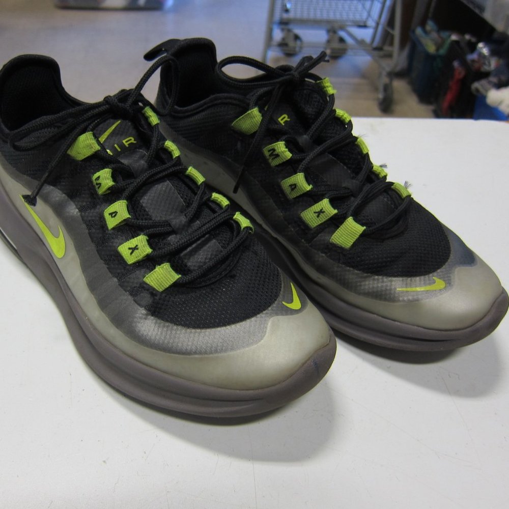 Nike Air Max Axis GS Youth Size 4 Black/Volt/Grey Athletic Shoe's